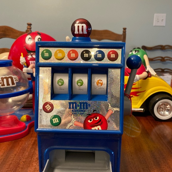 Vintage 1990s M and M dispenser Los Vegas addition - Picture 2 of 4